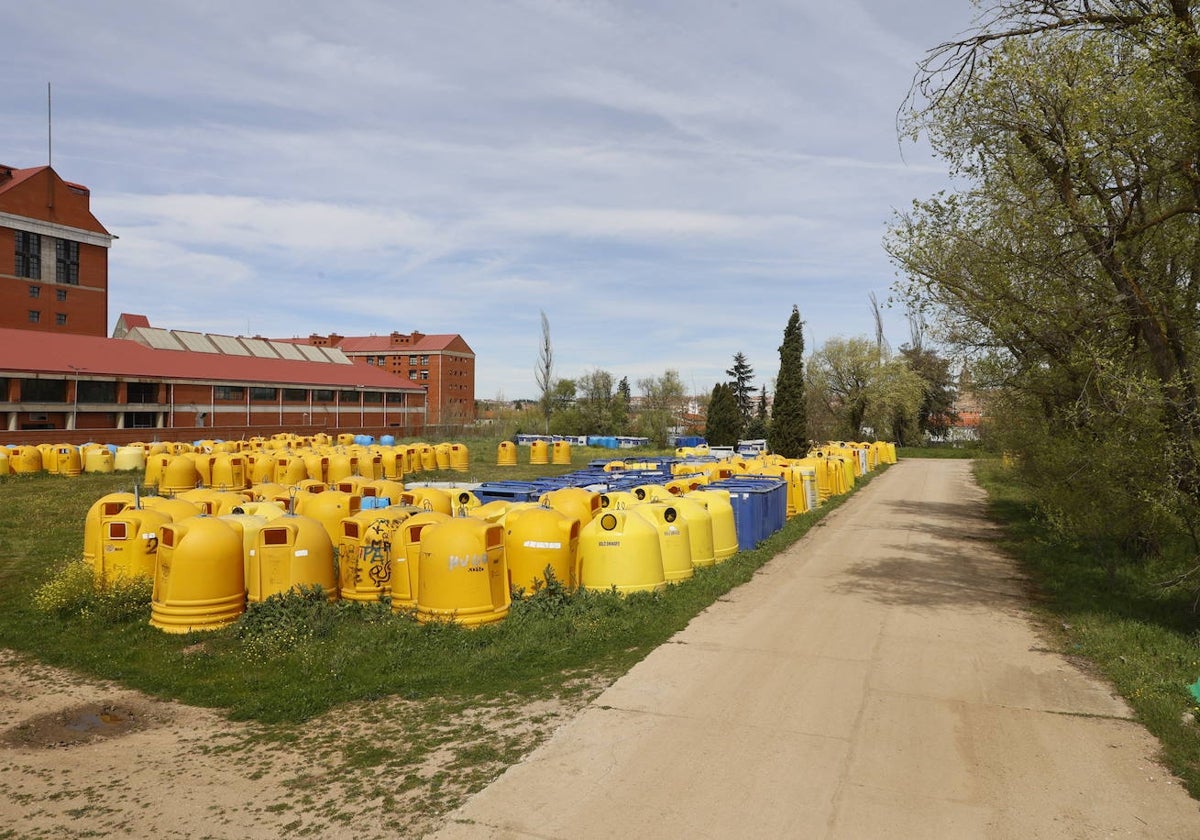 Imagen del solar municipal -junto a la comandancia- donde se ubicaría el futuro centro.