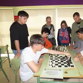 Los cinco jóvenes campeones del Senara practican en su instituto.