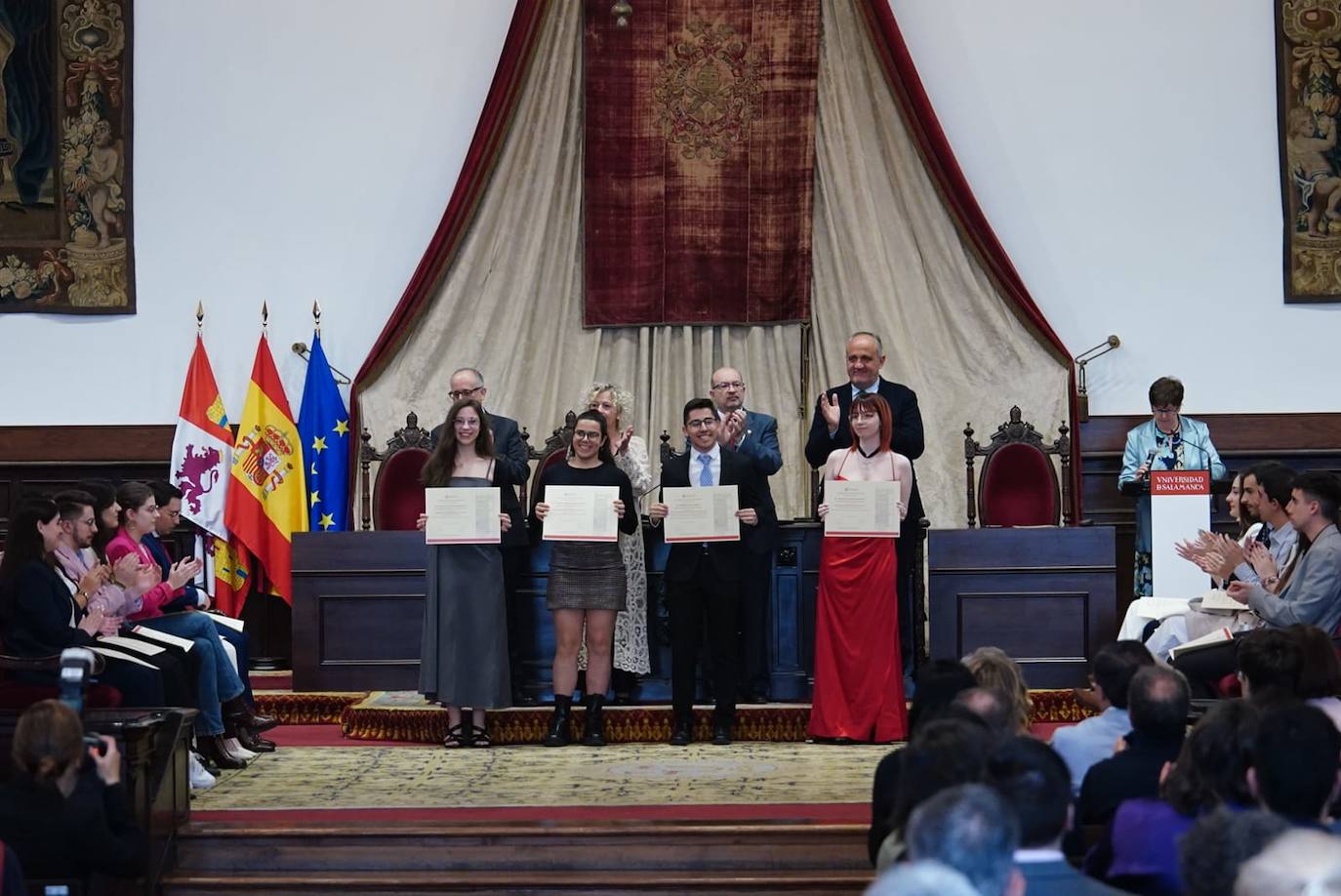 Los Alumnos Reciben Los Premios Extraordinarios De Grado, Master Y ...