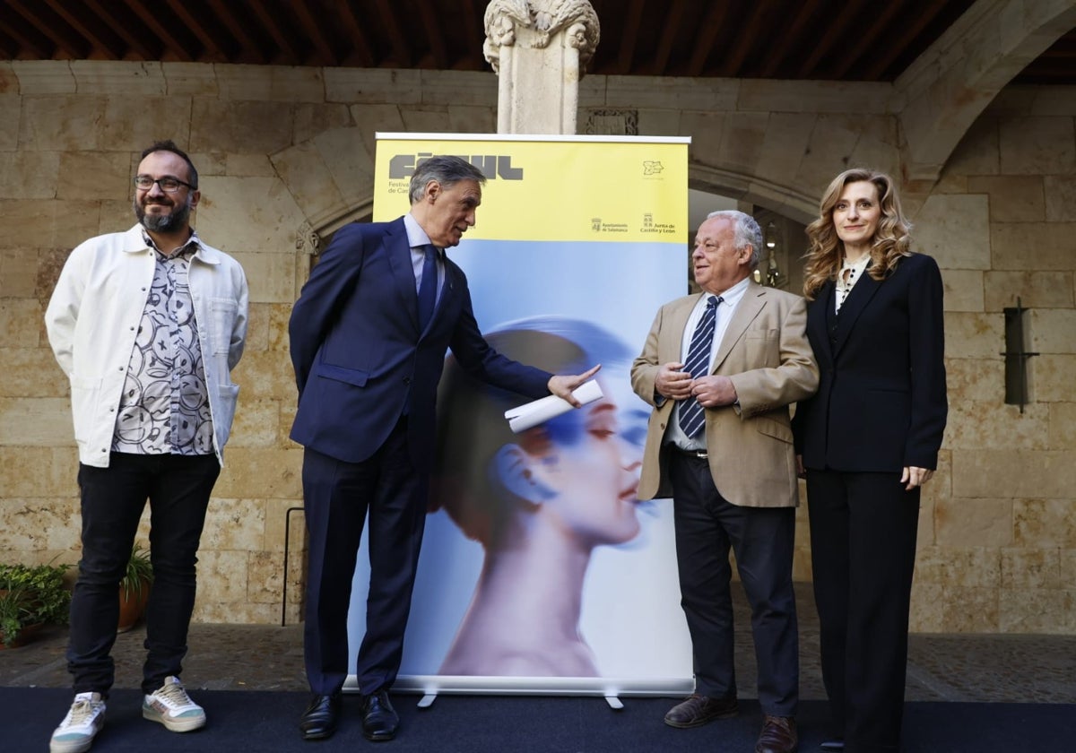 El coordinador artístico del festival, Rodrigo Tamariz; el alcalde de Salamanca, Carlos García Carbayo; el consejero de Cultura, Turismo y Deporte, Gonzalo Santonja y la viceconsejera de Acción Cultural, Mar Sancho en la presentación del FÀCYL 2024.