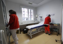 Dos especialistas de Medicina de Familia, en el centro de salud de Garrido Norte.