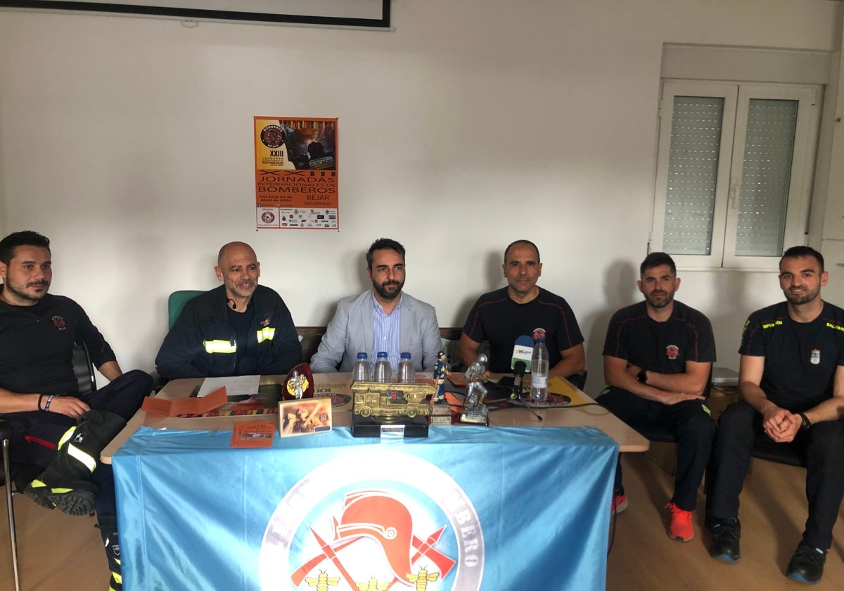 Imagen de la presentación de las jornadas internacionales de Bomberos esta tarde en el parque comarcal de Béjar.