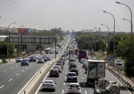 Vehículos circulando por la autovía.