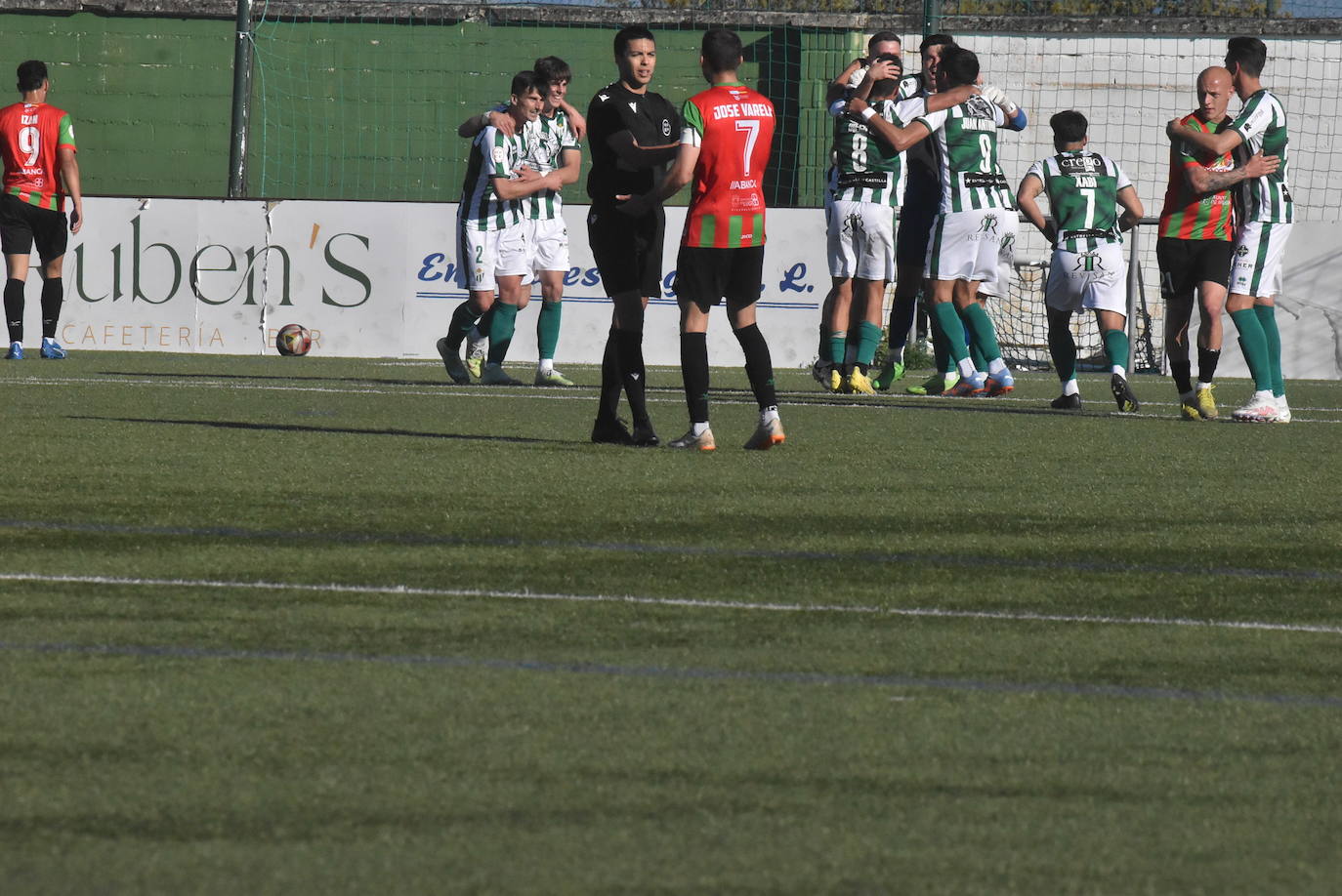 Explosión de alegría del Guijuelo tras clasificarse para el playoff