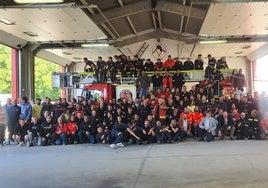 Foto de familia de parte de los bomberos participantes en las jornadas internacionales de Béjar.