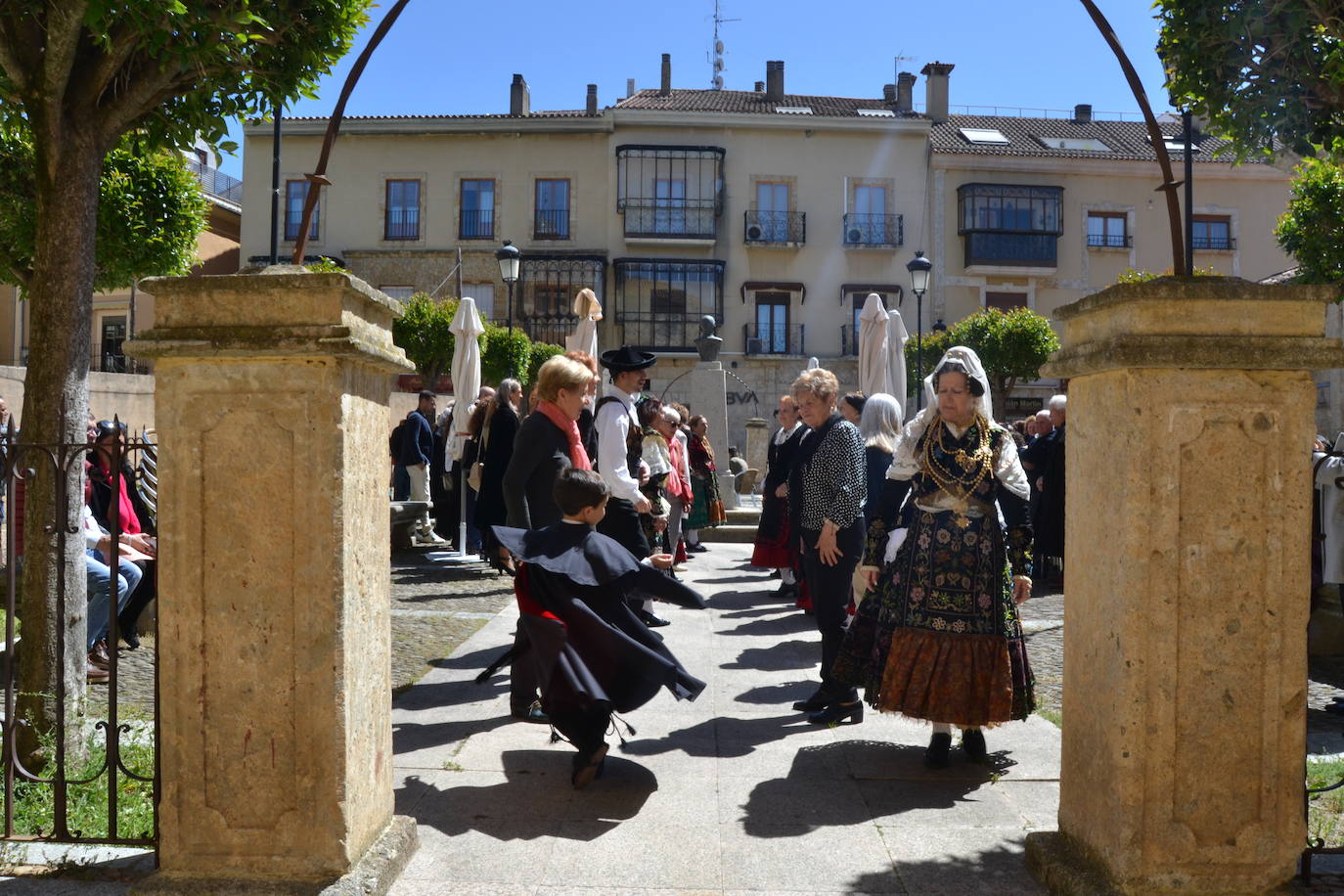 Flores y música para recordar a Dámaso Ledesma