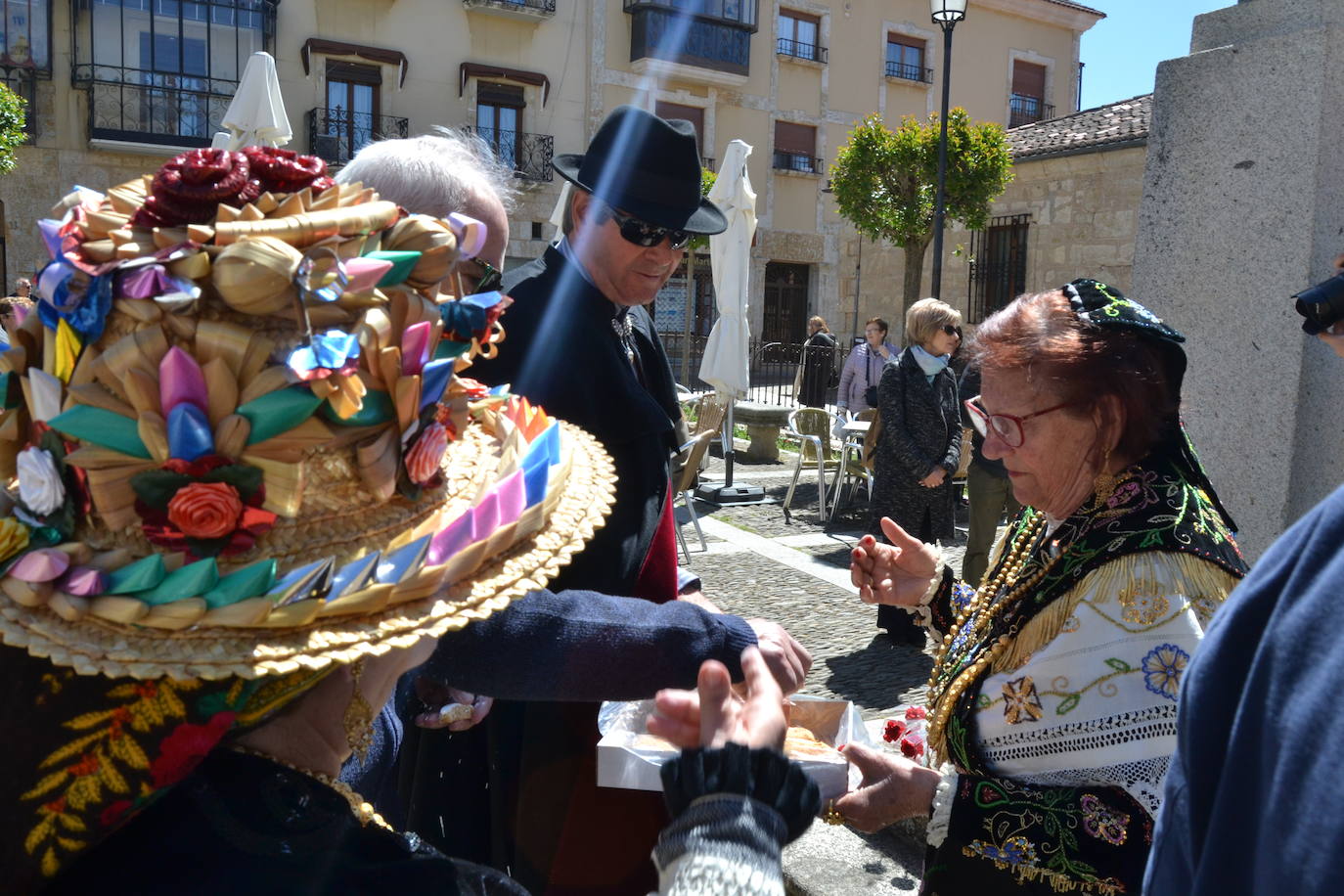 Flores y música para recordar a Dámaso Ledesma