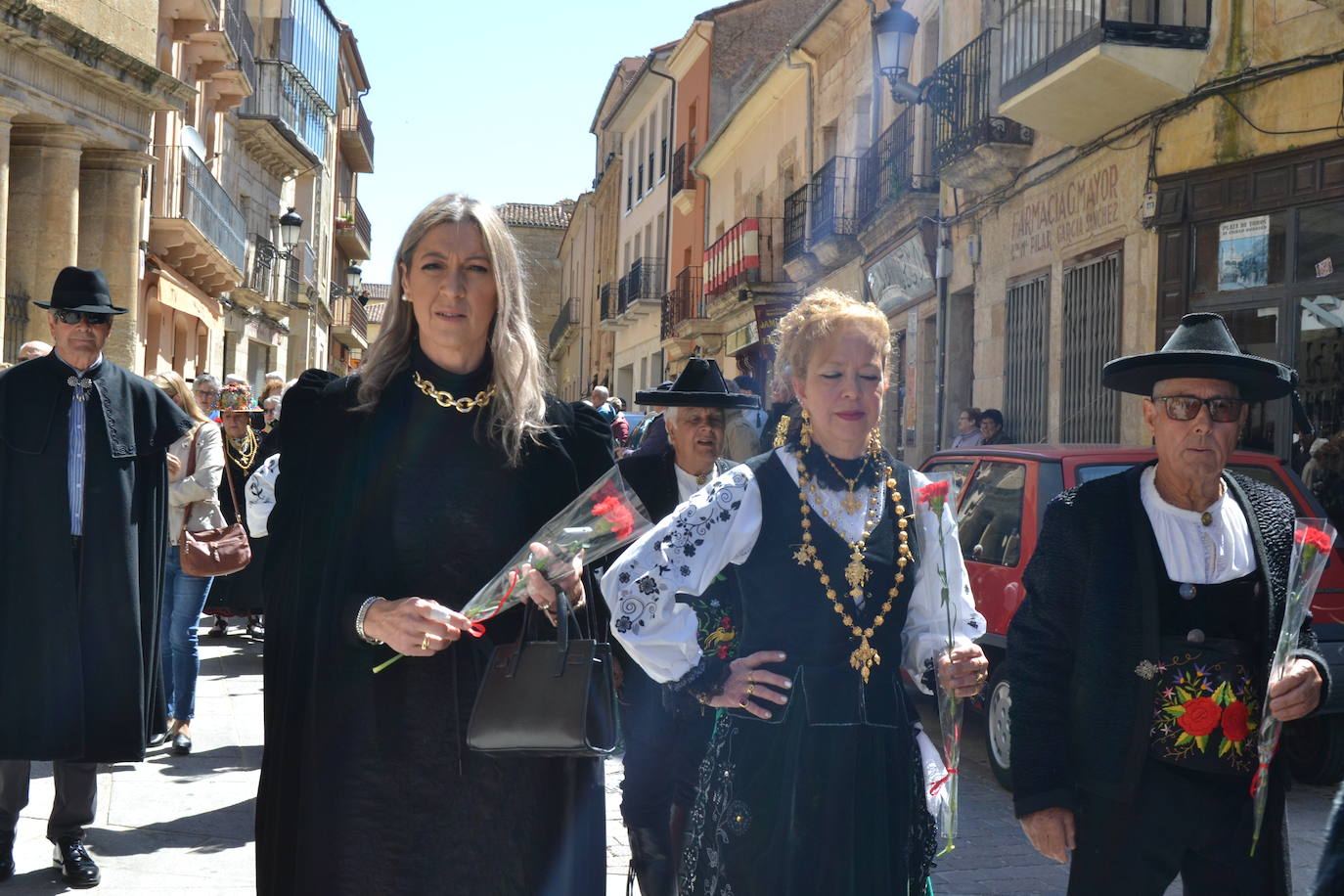 Flores y música para recordar a Dámaso Ledesma