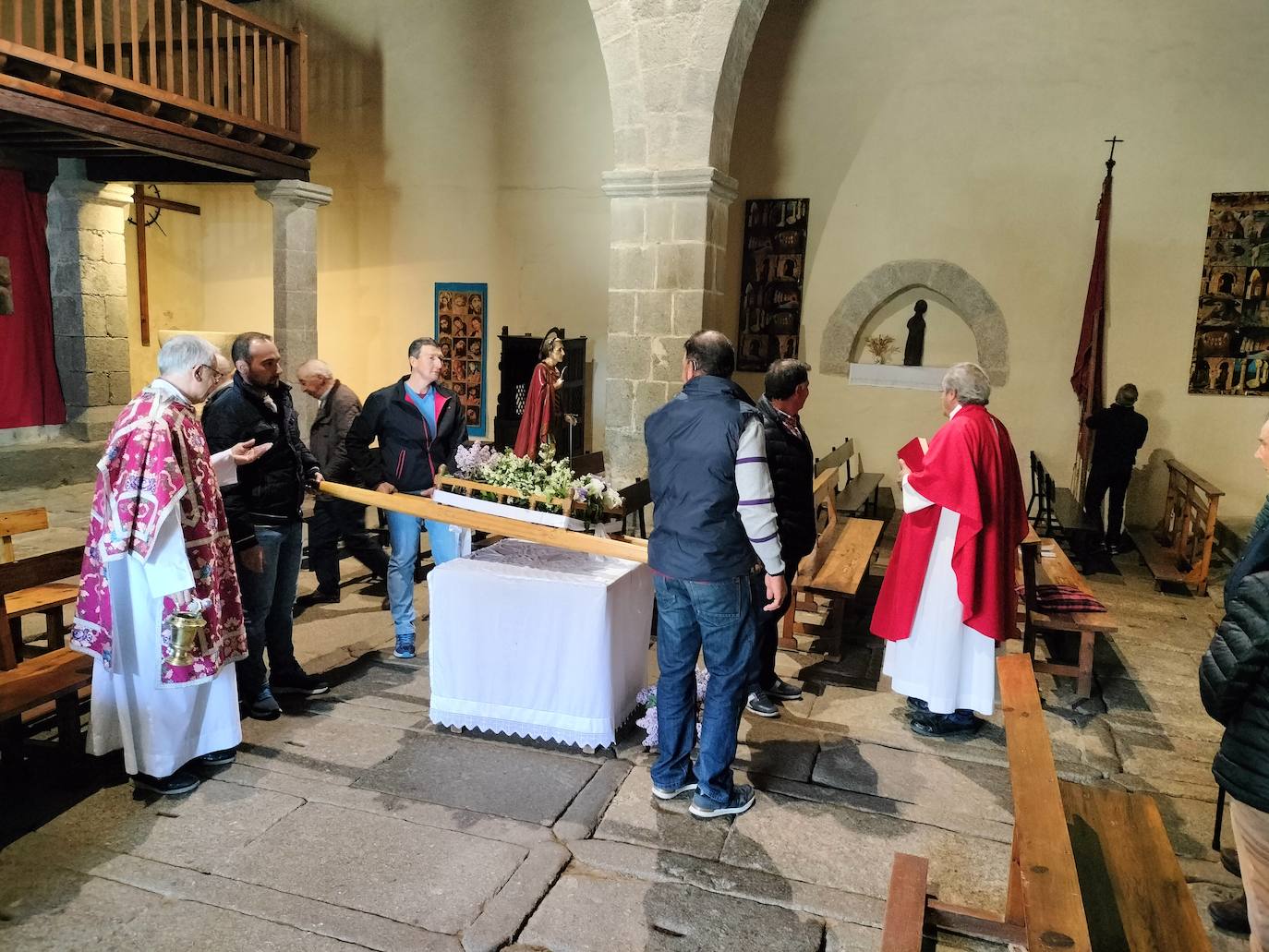 San Jorge bendice los campos del Alagón a los pies de un castillo