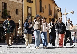 Estudiantes extranjeros en el centro de Salamanca días atrás.
