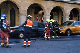 Bomberos de la Diputación extinguiendo otro incendio en Salamanca.