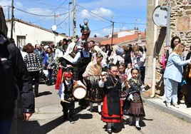 Liturgia, bailes y alegría para celebrar a San Marcos en Doñinos