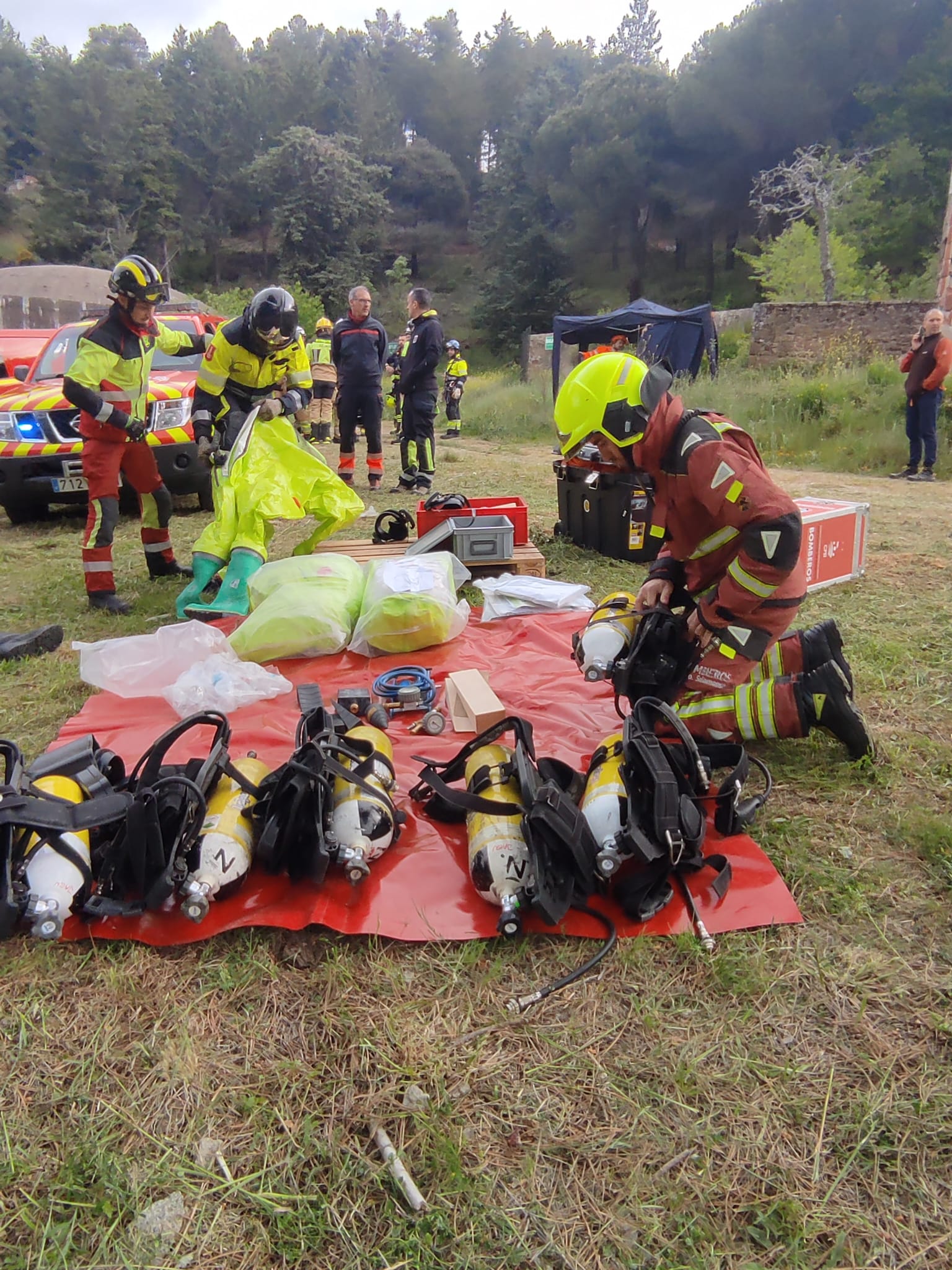 Espectacular simulacro en Béjar: un accidente de autobús, un camión con ovejas y un rescate en el río