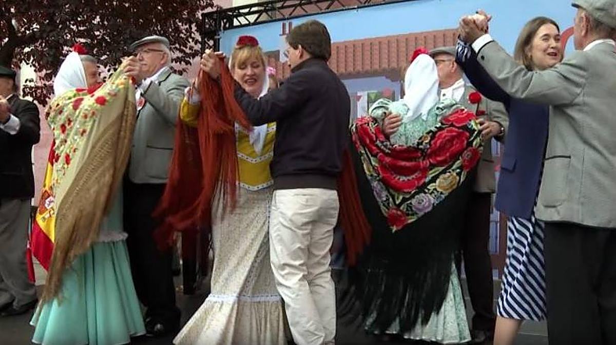 Almeida lo vuelve a hacer: repite el chotis de su boda la presentación de las fiestas de San Isidro