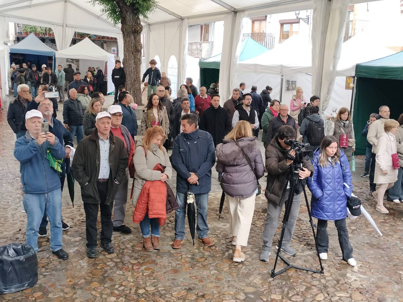 El vino se mueve en San Esteban de la Sierra