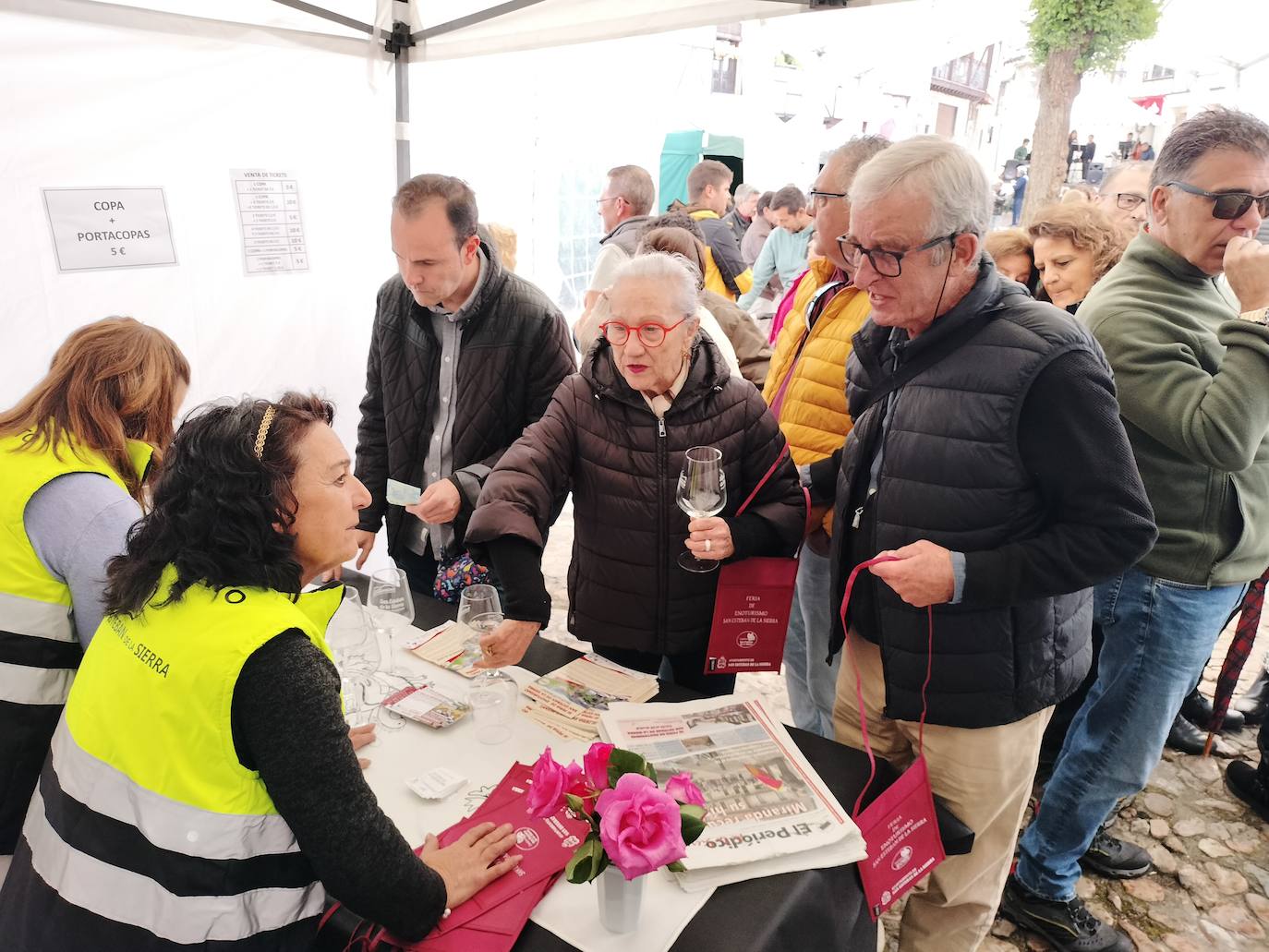 El vino se mueve en San Esteban de la Sierra