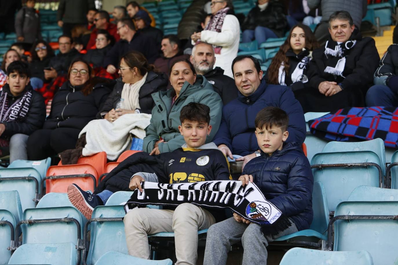 Búscate en la grada del Helmántico en el partido contra el Atlético Astorga