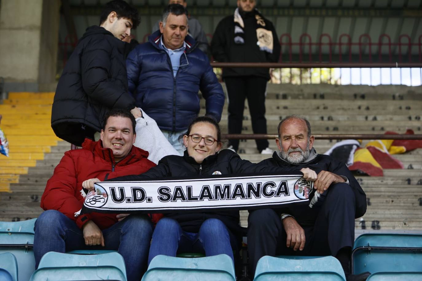 Búscate en la grada del Helmántico en el partido contra el Atlético Astorga