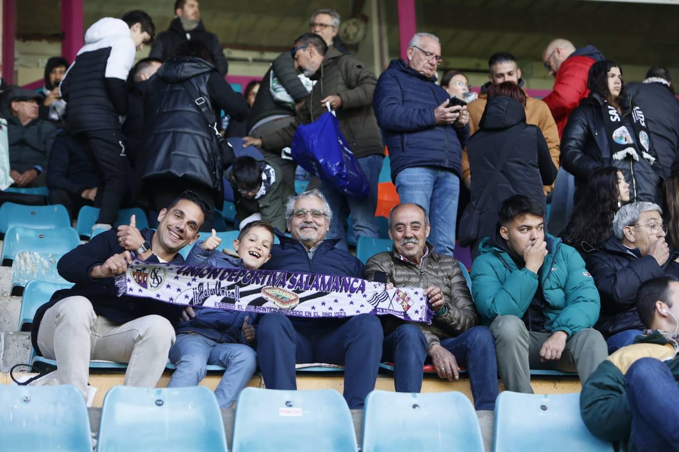 Búscate en la grada del Helmántico en el partido contra el Atlético Astorga