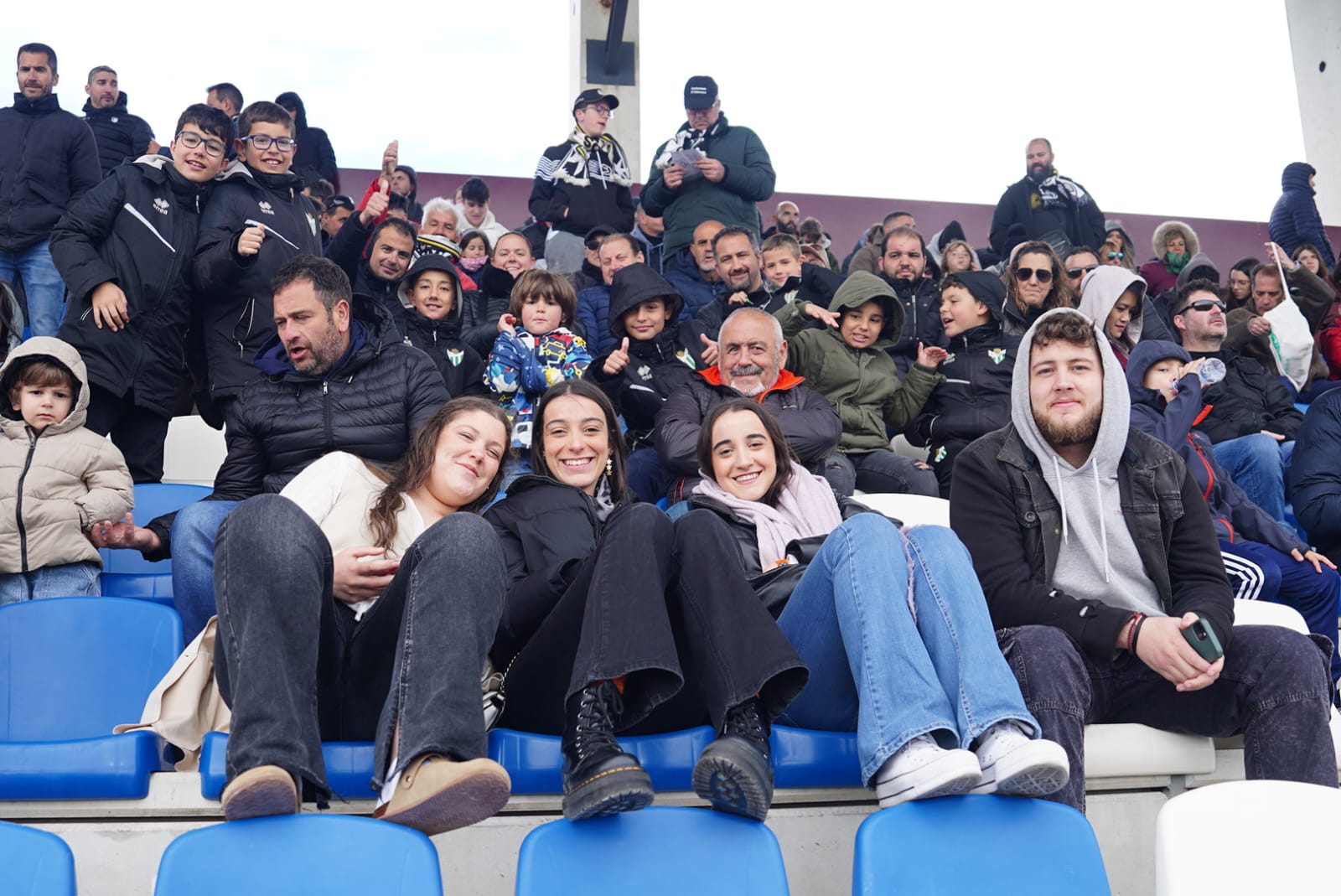 Búscate en la grada del Reina Sofía en el partido contra el Sabadell