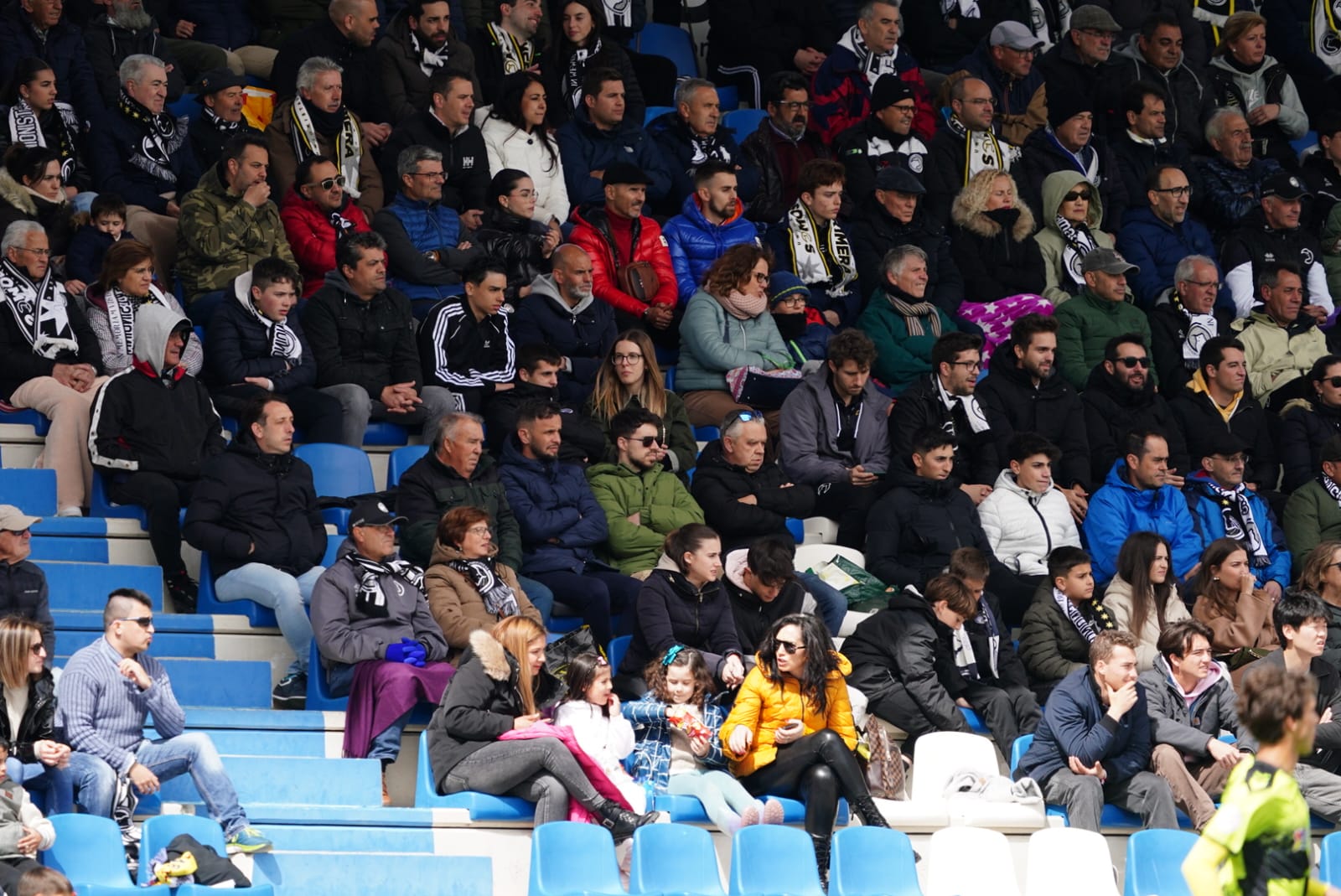 Búscate en la grada del Reina Sofía en el partido contra el Sabadell