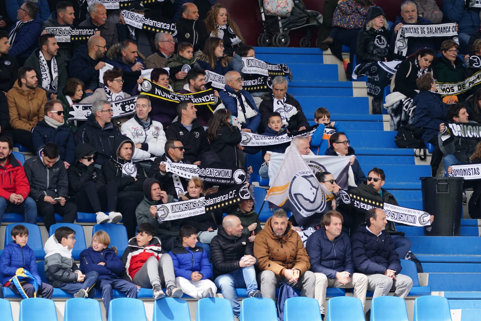 Búscate en la grada del Reina Sofía en el partido contra el Sabadell