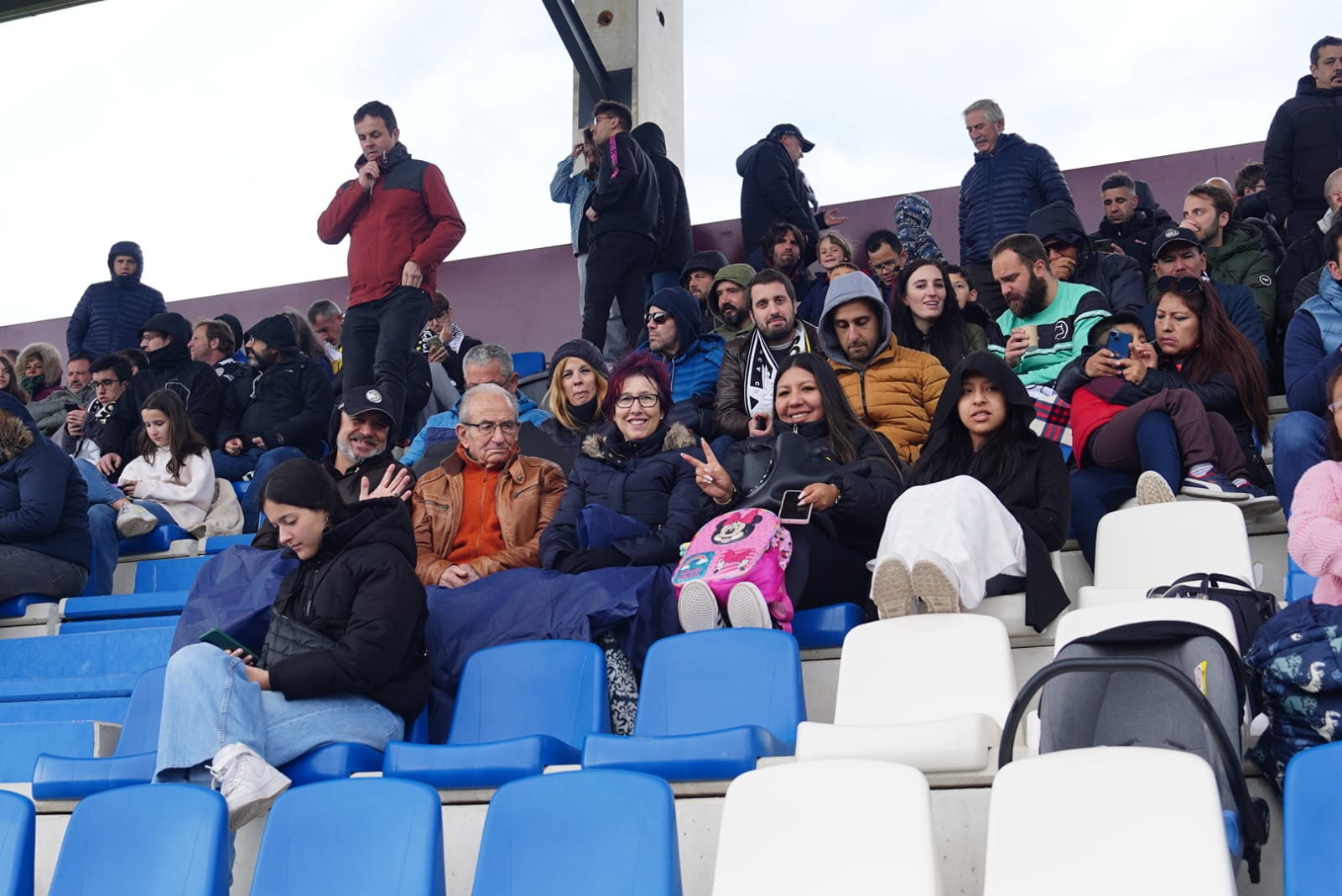 Búscate en la grada del Reina Sofía en el partido contra el Sabadell