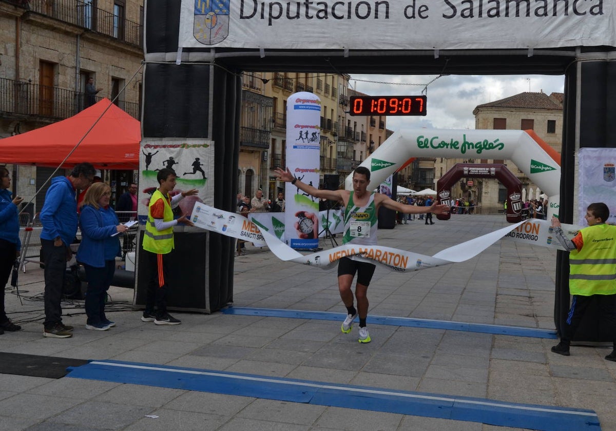 Silva y Santamaría imponen su ley en la Media Maratón de Ciudad Rodrigo