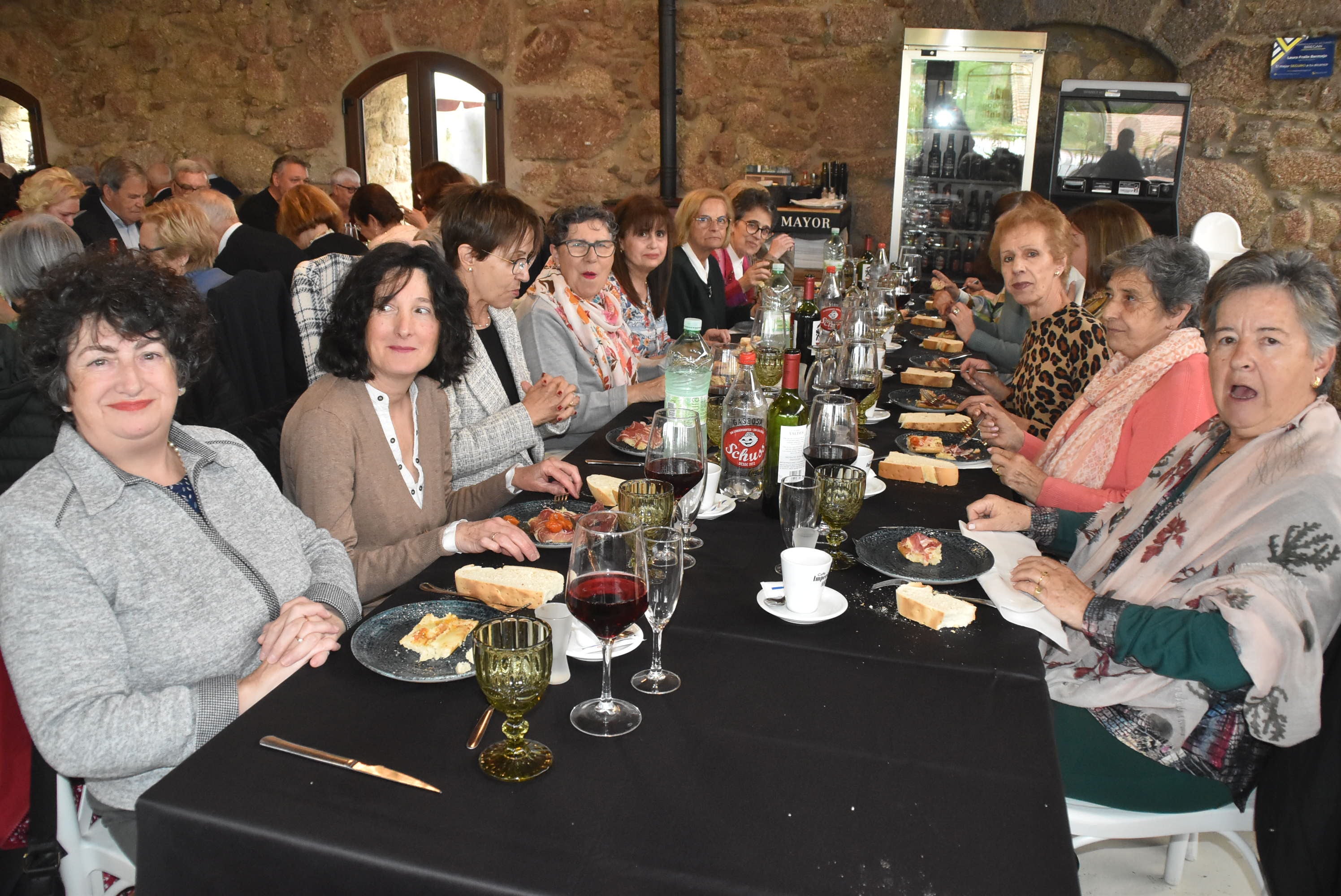 Primera comida benéfica a favor de la asociación bejarana contra el cáncer