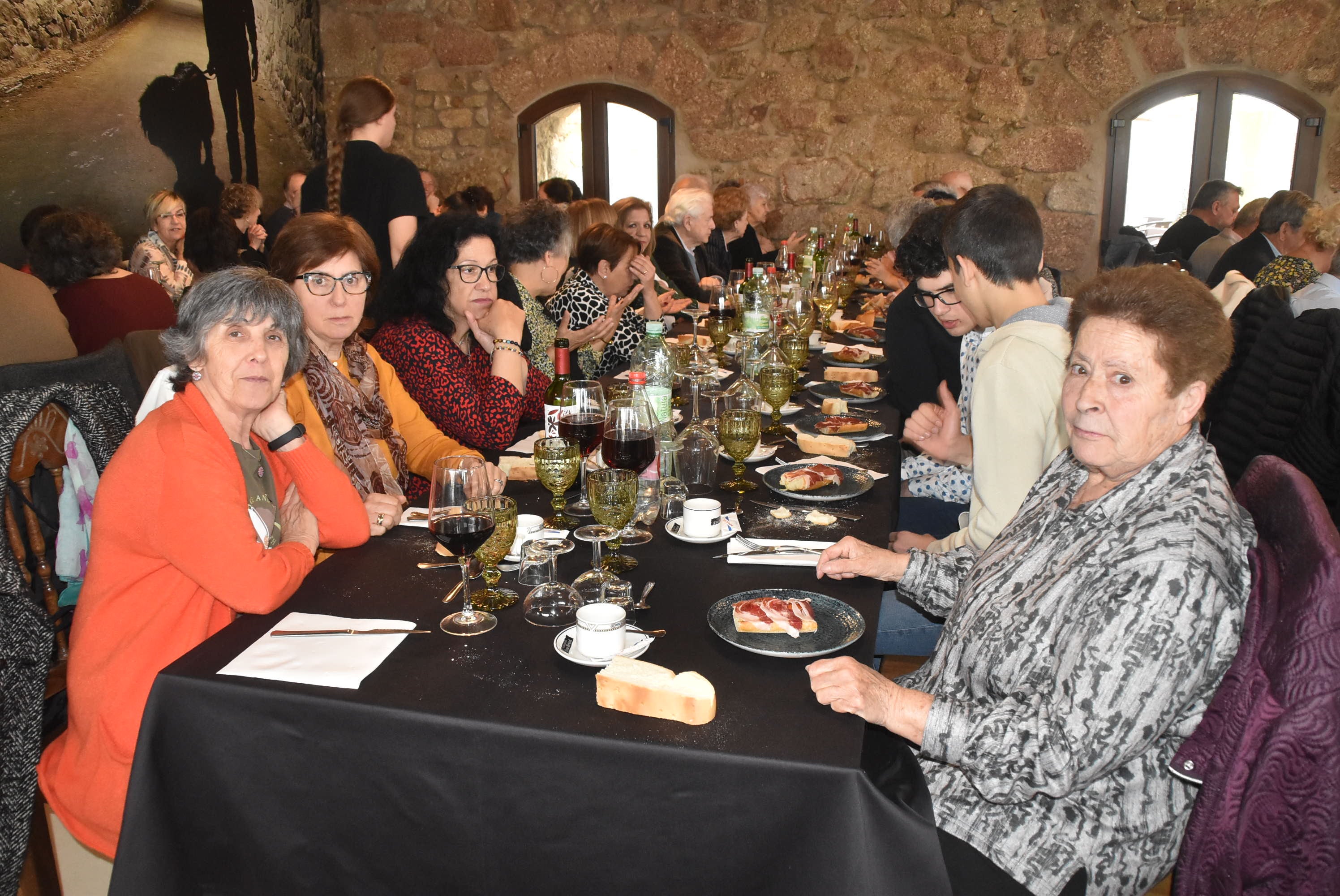 Primera comida benéfica a favor de la asociación bejarana contra el cáncer