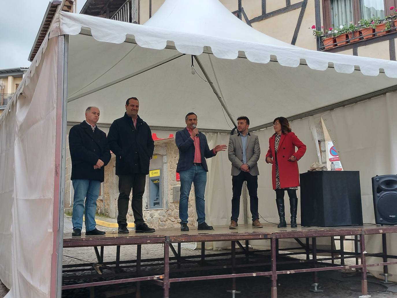 El público responde a la Feria de Enoturismo de San Esteban de la Sierra