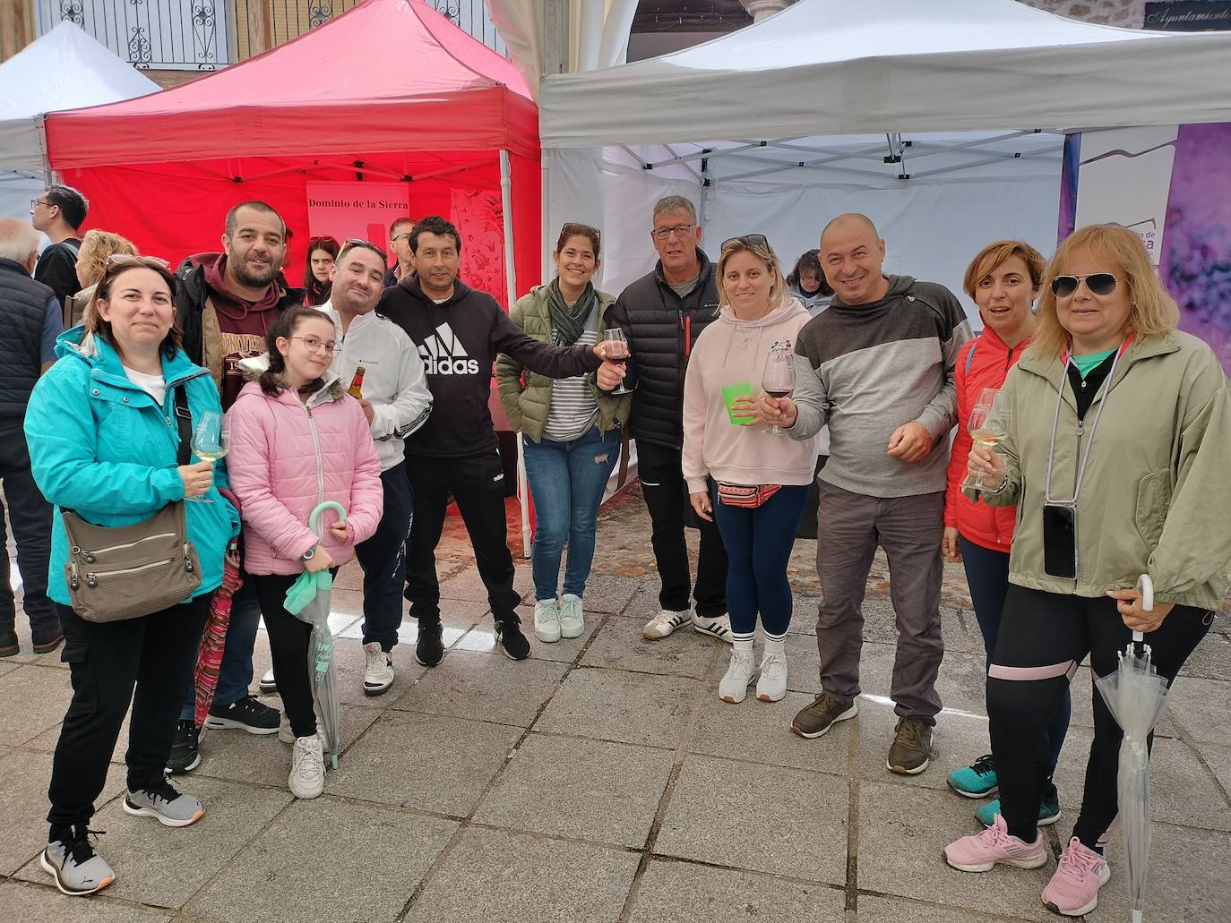 El público responde a la Feria de Enoturismo de San Esteban de la Sierra