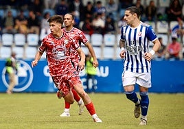 Boigues, del CD Guijuelo, en una presión por recuperar el cuero