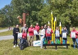 Miembros de AVIVA, junto a concejales de Santa Marta y patrocinadores de la carrera.