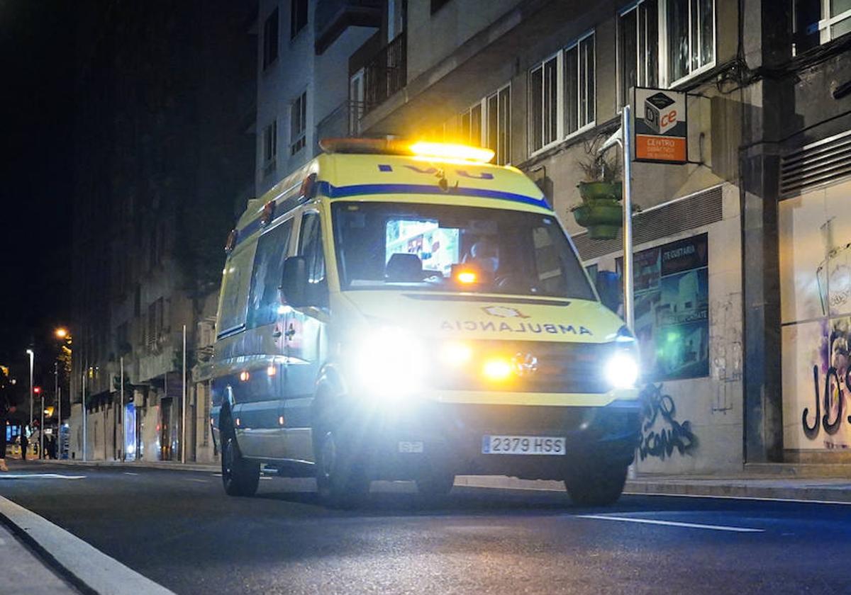 Ambulancia en una foto de archivo