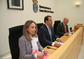 Marta Labrador, David Mingo y Jesús Hernández, en la sesión plenaria de Santa Marta de Tormes.