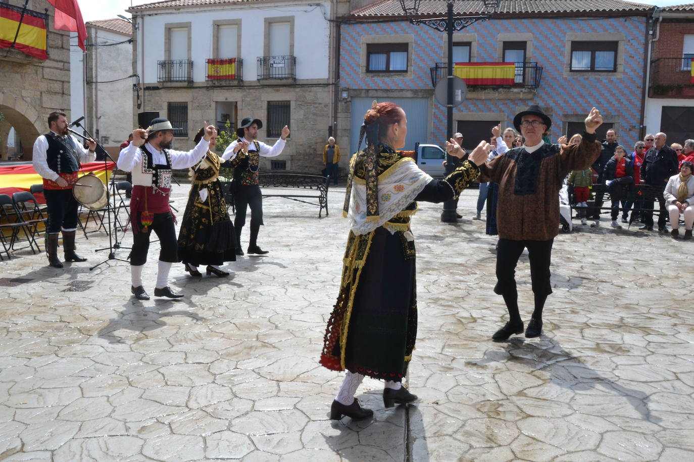 La Feria de San Felipe se impone a la lluvia en Barruecopardo