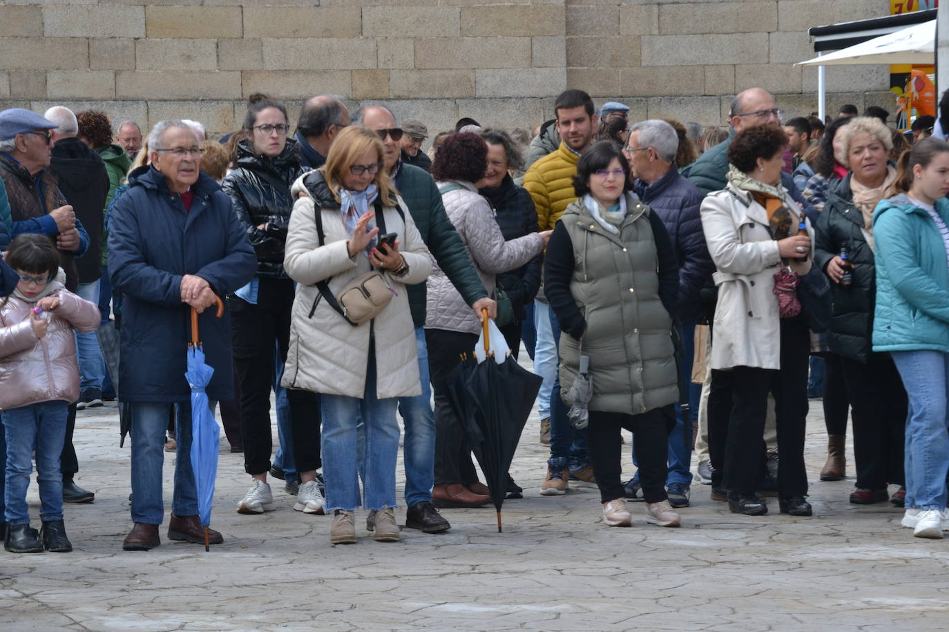 La Feria de San Felipe se impone a la lluvia en Barruecopardo