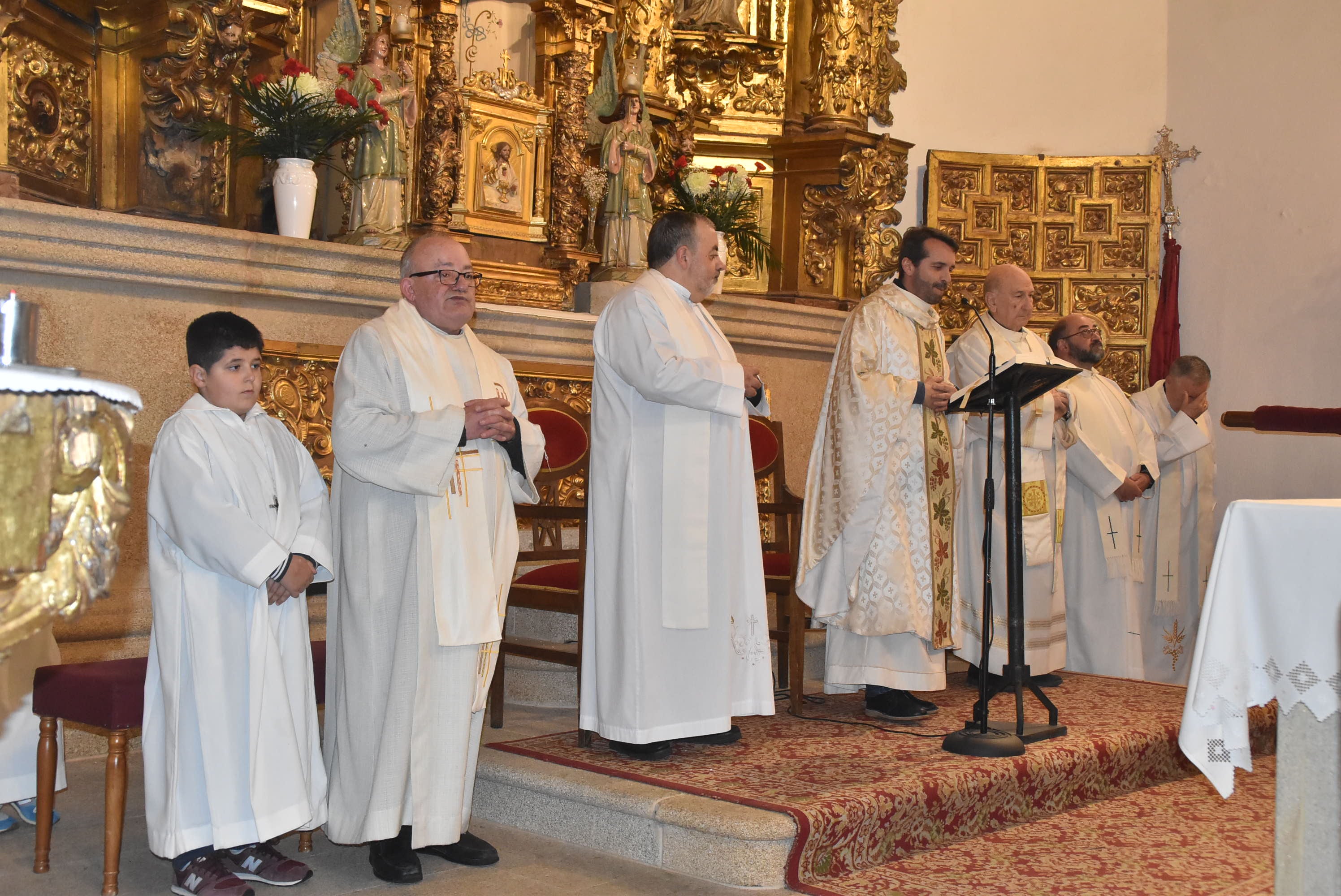 La lluvia respeta al Cristo de Candelario en la subida a la iglesia