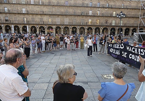 Concentración contra la violencia machista en la Plaza Mayor de Salamanca.