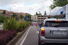 Una imagen de tráfico espeso en la ciudad.