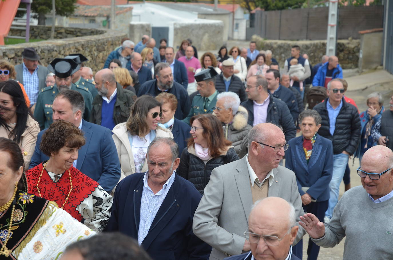 La Santa Cruz embriaga de júbilo Saelices el Chico