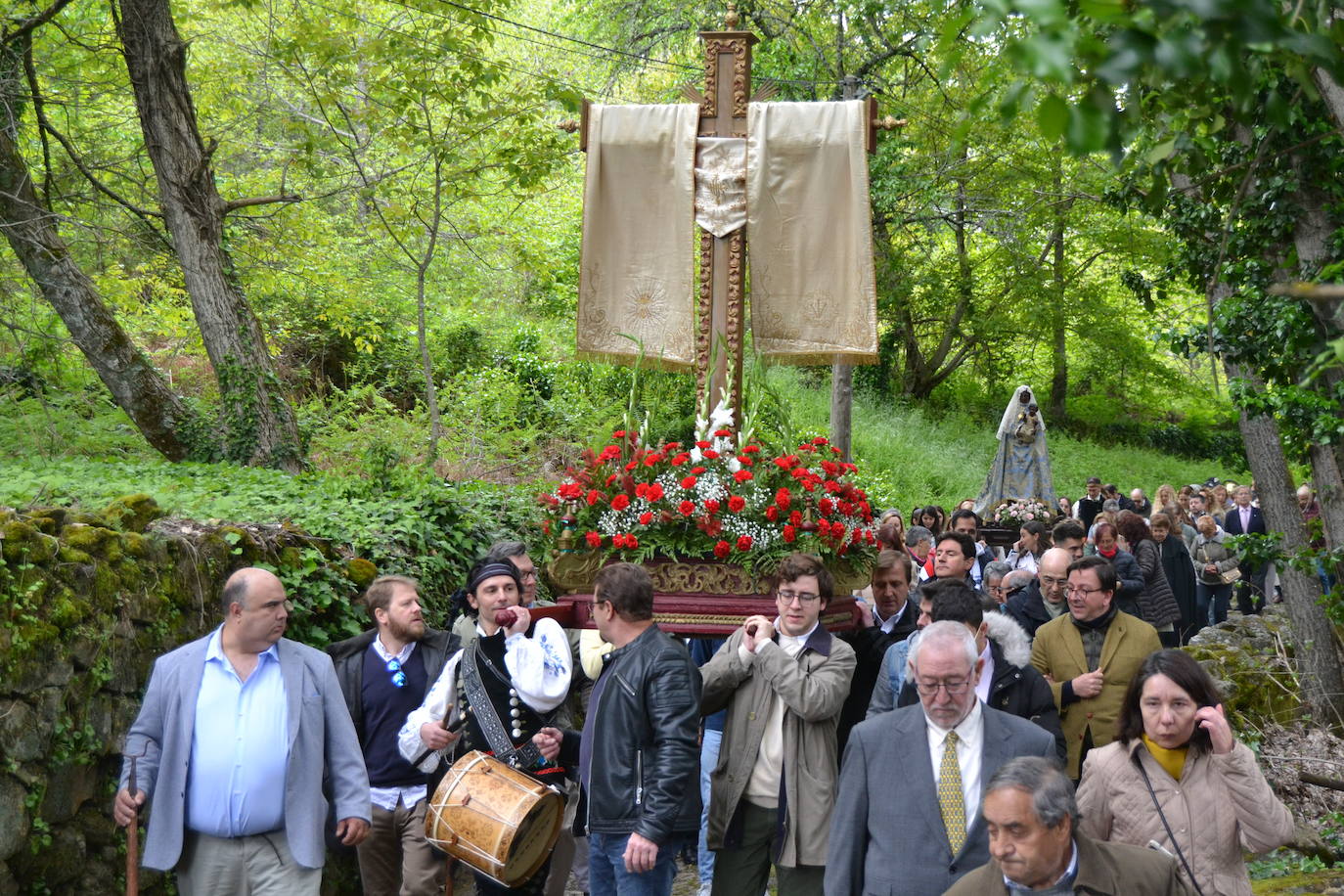 La Moza Santa recorre Sequeros seis siglos después