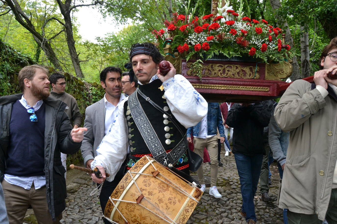 La Moza Santa recorre Sequeros seis siglos después