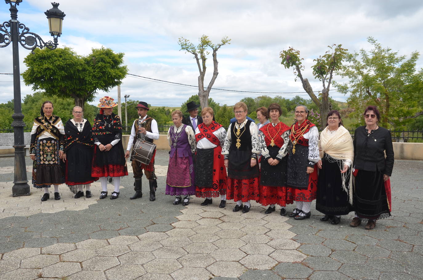 La Santa Cruz embriaga de júbilo Saelices el Chico