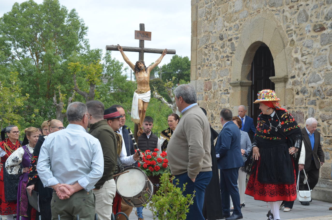 La Santa Cruz embriaga de júbilo Saelices el Chico