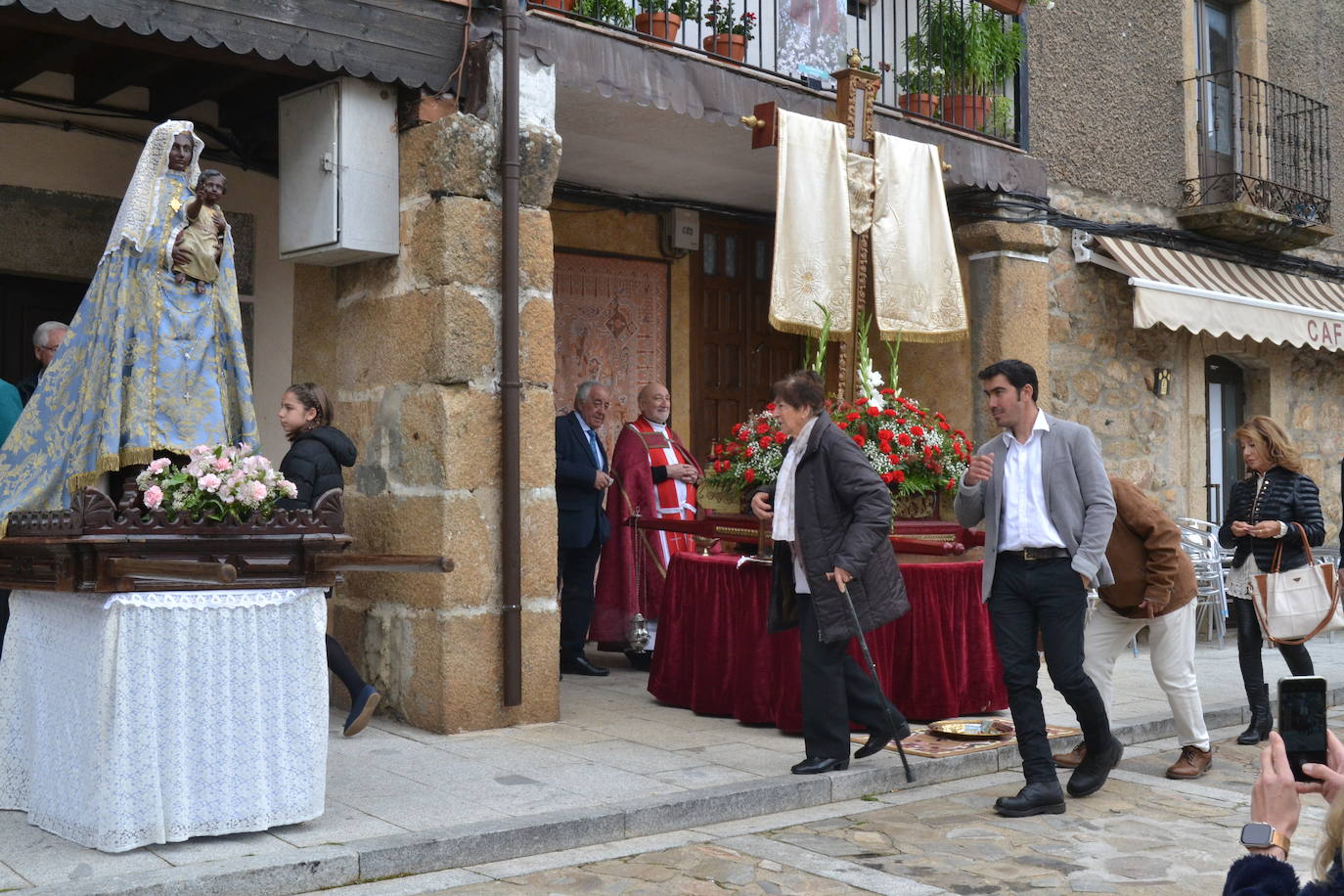 La Moza Santa recorre Sequeros seis siglos después