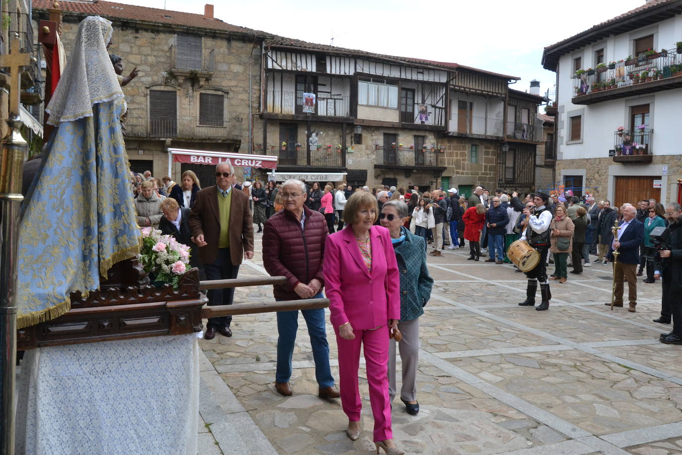 La Moza Santa recorre Sequeros seis siglos después