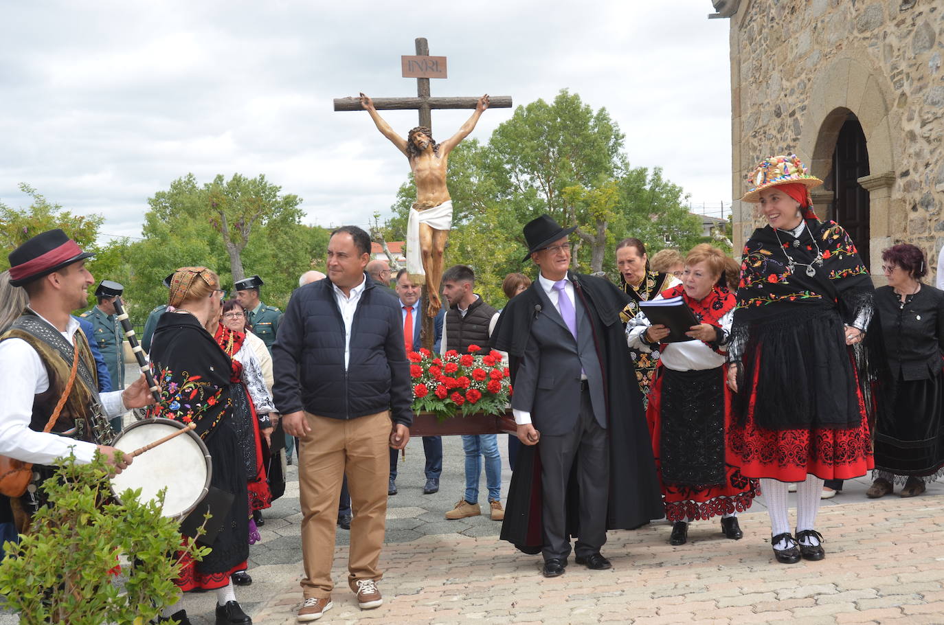 La Santa Cruz embriaga de júbilo Saelices el Chico