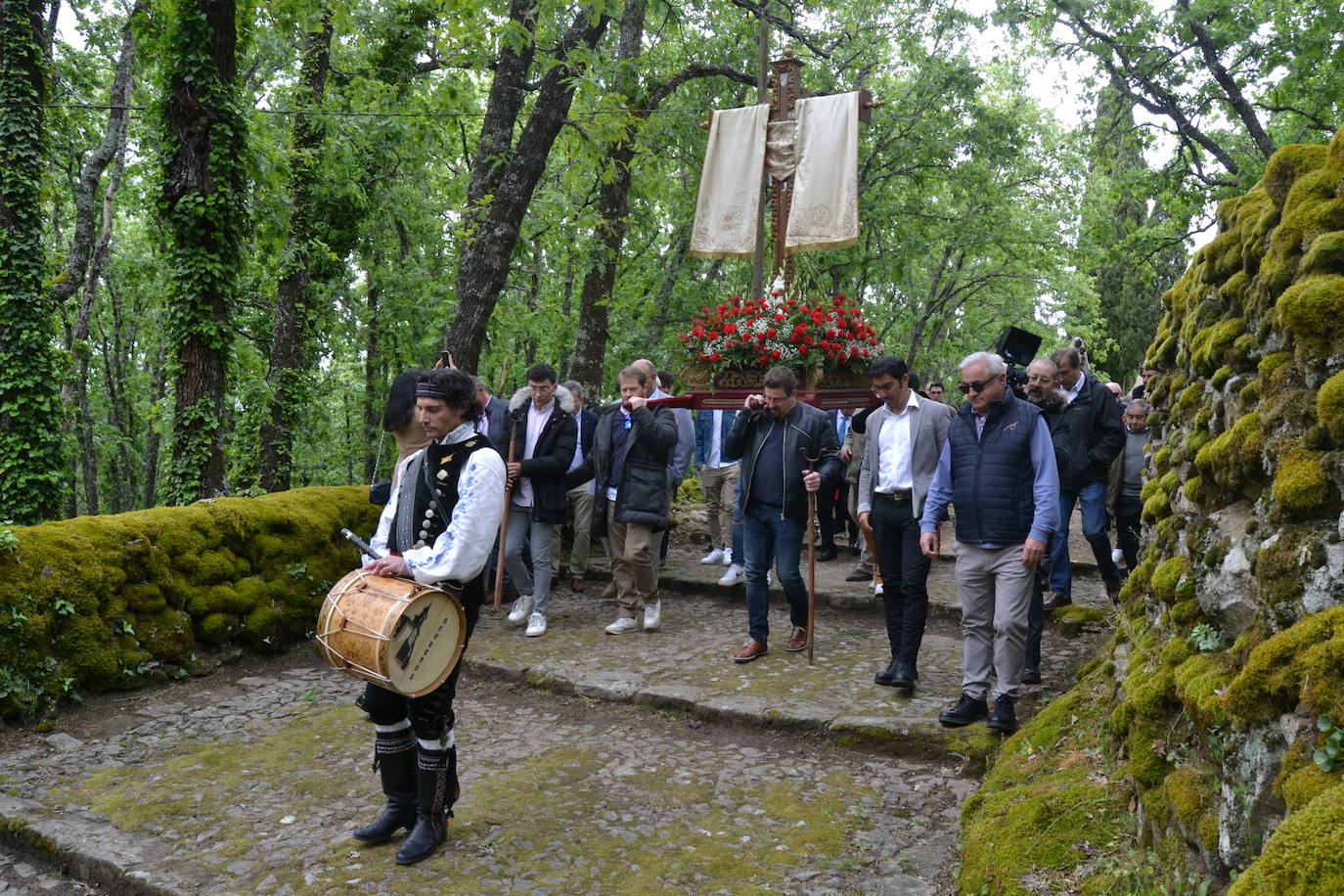 La Moza Santa recorre Sequeros seis siglos después